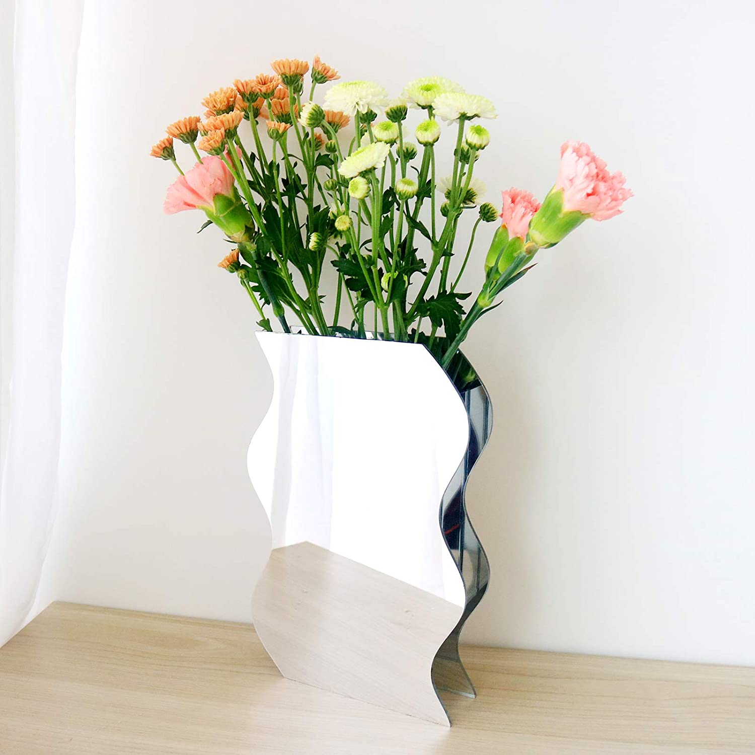 Tsika Ripple Shape Specular Acrylic Tabletop Ruva Vase