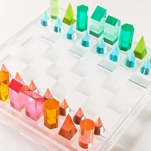 Prozorna akrilna igralna plošča in darilni blok iz pleksi stekla s 32 šahovskimi figurami